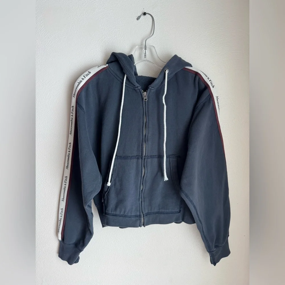 Abercrombie & Fitch Essential Cropped Full Zip Hoodie Jacket - Picture 2 of 5
